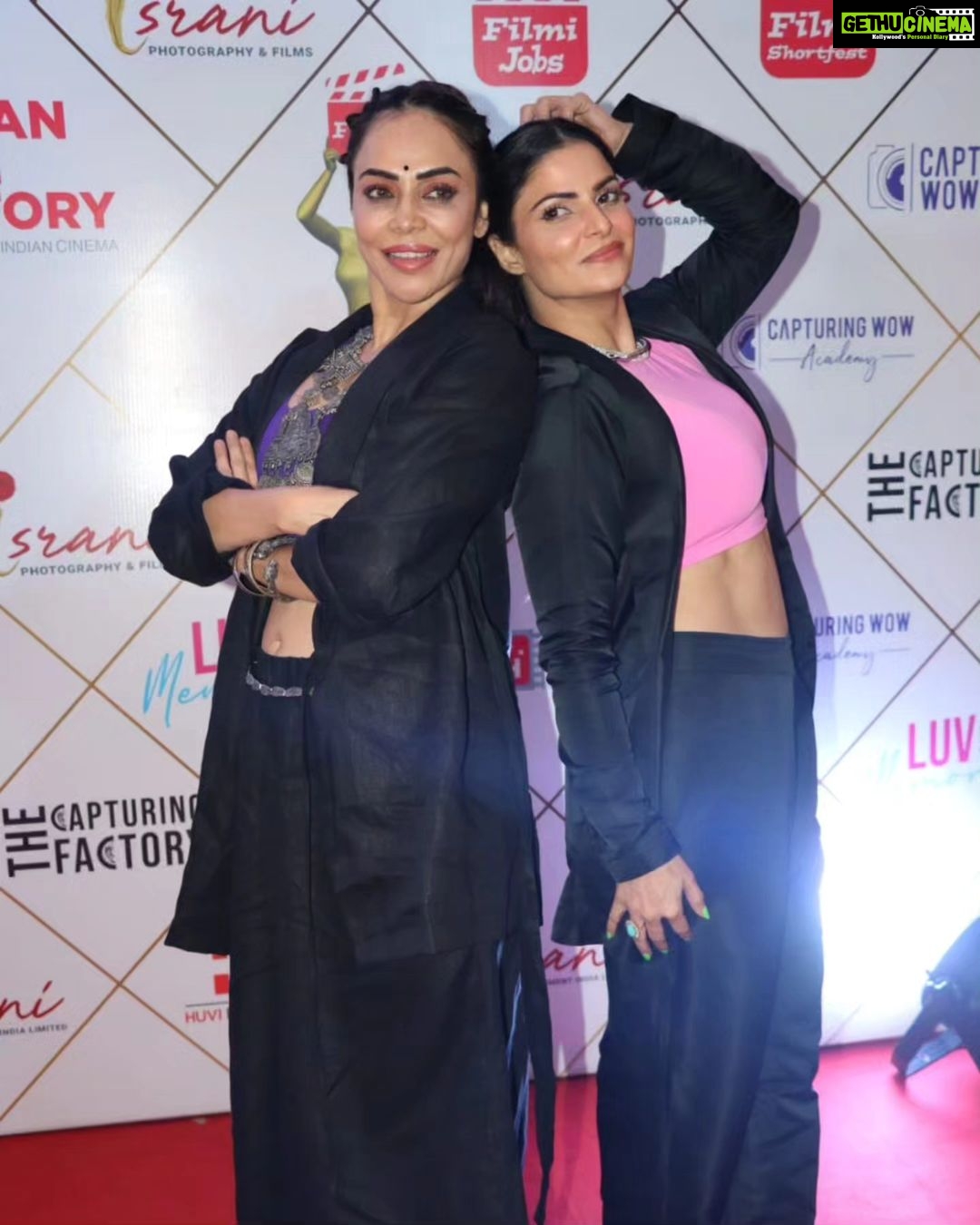 Nikita Rawal Instagram - Backbone behind me ❤️💕 Aastha hain to rasta hain #sisterlove #sister #rawalsisters #aastha #lifecoach #life #love