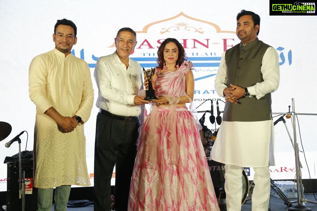 Nikita Rawal Instagram - Beautiful evning with surprise 😮 Thank you @rahuldaiwik Thank you @heenadesignerstudio @priteshshah6669 #eid #nikitarawal #