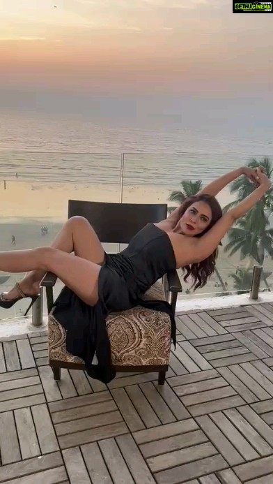Nikita Rawal Instagram - Main hosh tu nashaa 🖤 #nasha #blackgirlmagic #shooting #hoshi