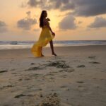 Nikita Rawal Instagram - Weekend vibes with ma favourite sea 🌊 #sea #sealife #weekand #mood #feelthelove #selflove #sunday #sundayfunday #nikitarawal