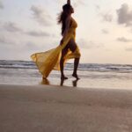 Nikita Rawal Instagram - Weekend vibes with ma favourite sea 🌊 #sea #sealife #weekand #mood #feelthelove #selflove #sunday #sundayfunday #nikitarawal