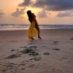 Nikita Rawal Instagram - Weekend vibes with ma favourite sea 🌊 #sea #sealife #weekand #mood #feelthelove #selflove #sunday #sundayfunday #nikitarawal