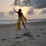 Nikita Rawal Instagram - Weekend vibes with ma favourite sea 🌊 #sea #sealife #weekand #mood #feelthelove #selflove #sunday #sundayfunday #nikitarawal