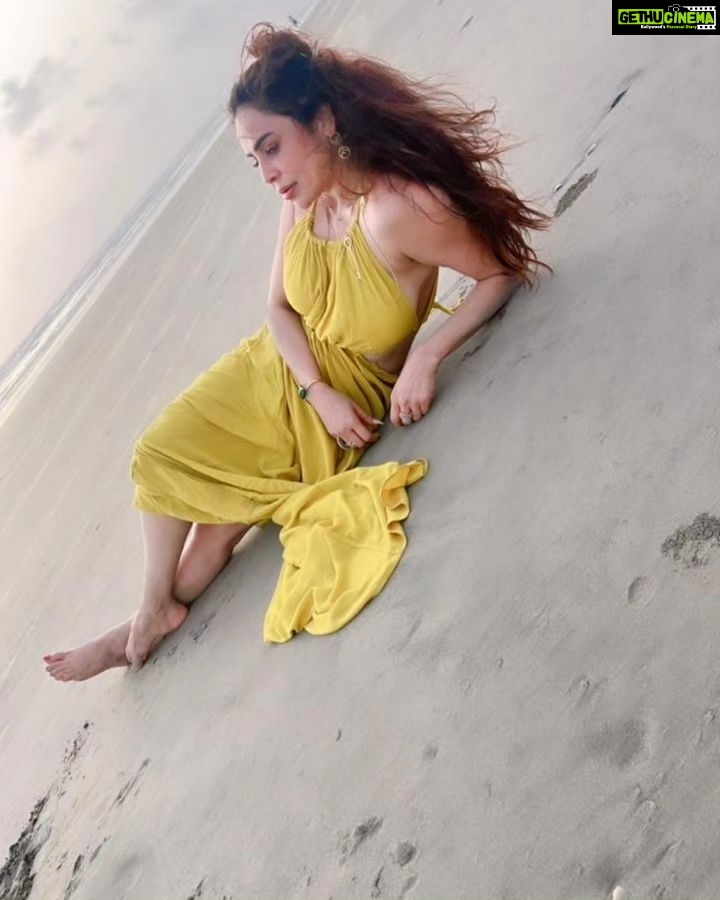 Nikita Rawal Instagram - Weekand ❤️ #weekand #refreshing #positive #universe #thankyou #selflove My Favorite Place