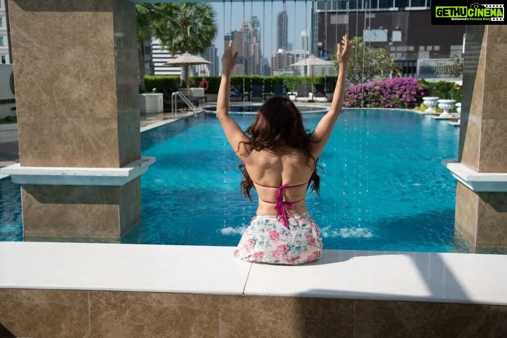 Nikita Rawal Instagram - And weekend 😍😍😍😍😍😍 #weekend #fashionweek #sexyback #sexybabydoll Berkeley Hotel Pratunam, Bangkok