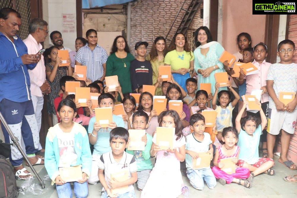 Nikita Rawal Instagram - BESTIES 👯‍♀️ AT THEIR BEST🤙 This is how I spent my friendship day, with my friends and my little friends❤️ Thanku dil se @aasthafoundation8 @nikita_rawal @itsaastharawal ✌🏼 Niki, Pari Jus love u for this moment 🤩 #bffgoals #bff #bffforever❤️ #love #peace #harmony #aastha #pakkhi #pakkhihegde #pakhi #pakhihegde #nikitarawal #aastharawal Had such a blessed day😇 Mumbai -city of Dreams