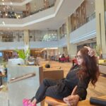 Nikita Rawal Instagram - Monday mood 😴 🖤 #monday #mondaymotivation #travel #travelblogger #travelphotography