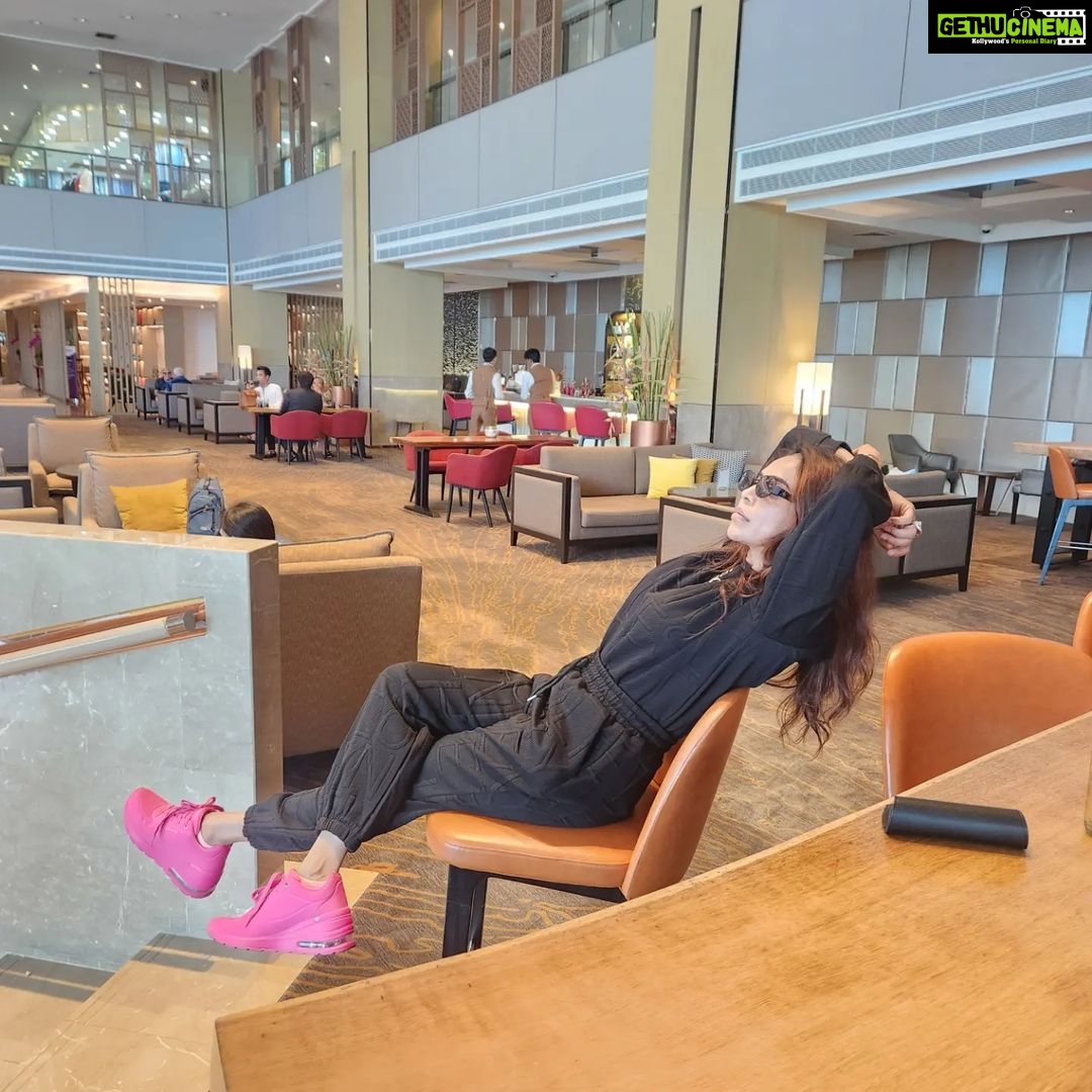 Nikita Rawal Instagram - Monday mood 😴 🖤 #monday #mondaymotivation #travel #travelblogger #travelphotography