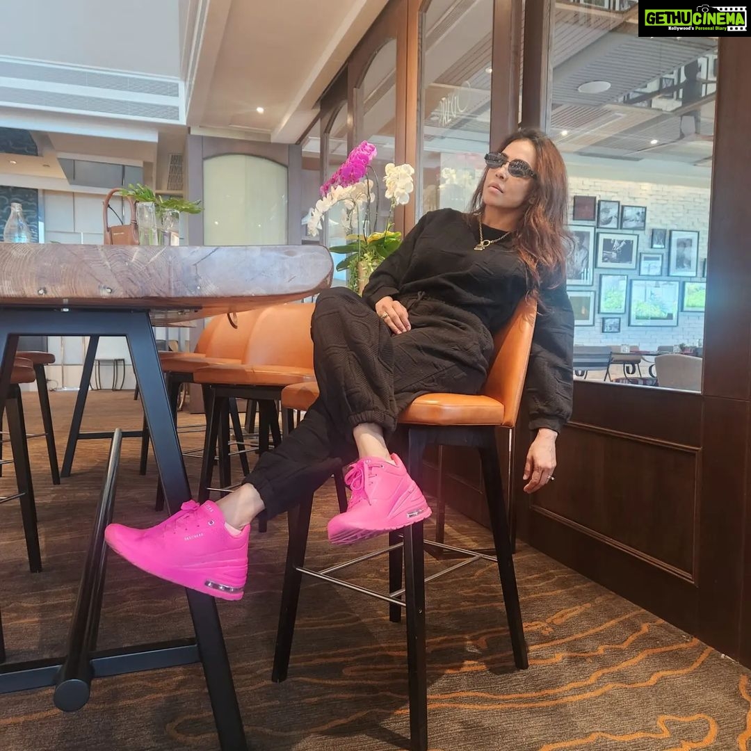 Nikita Rawal Instagram - Monday mood 😴 🖤 #monday #mondaymotivation #travel #travelblogger #travelphotography