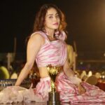 Nikita Rawal Instagram - Beautiful evning with surprise 😮 Thank you @rahuldaiwik Thank you @heenadesignerstudio @priteshshah6669 #eid #nikitarawal #