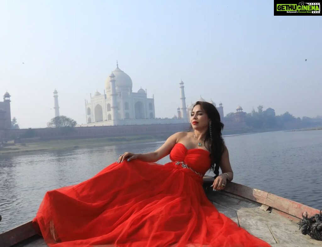 Nikita Rawal Instagram - I’m in a good place right now. Not emotionally, I’m just at the Taj Mahal. #tajmahal #taj #love #mumtaz #red #inlove Taj Mahal, Agra