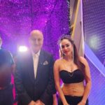Nikita Rawal Instagram - Respected 😍 Whenever I meet him I get high energy ☺️ @anupampkher #nikitarawal #award