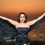 Nikita Rawal Instagram - And it's a weekend with a black magic 🎩 Makeup @ansarireshma_makeup Photos @madhurchouhan #nikitarawal #blackgirlmagic #black #shyshygirl #shyshydil #hotblackgirls