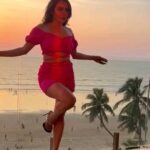 Nikita Rawal Instagram - Boom 💥 Thank you @tr_rahul_singh_ #shyshydil #shyshygirl #hotpink #shooting #reels #reelsinstagram