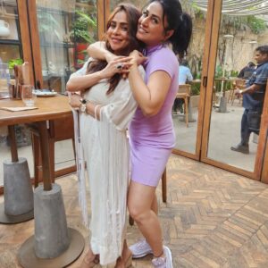 Nikita Rawal Instagram - “To the world you may be just one person, but to one person you may be the world.”❤❤
My half @pakkhihegde 
#frendship #freinds #freindshipgoals #together