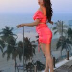Nikita Rawal Instagram - Turn back Saturday 💗 #nikitarawal #shyshydil #shyshygirl #saturday #weekend #sundown