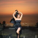 Nikita Rawal Instagram - And it's a weekend with a black magic 🎩 Makeup @ansarireshma_makeup Photos @madhurchouhan #nikitarawal #blackgirlmagic #black #shyshygirl #shyshydil #hotblackgirls