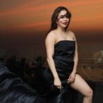 Nikita Rawal Instagram - And it's a weekend with a black magic 🎩 Makeup @ansarireshma_makeup Photos @madhurchouhan #nikitarawal #blackgirlmagic #black #shyshygirl #shyshydil #hotblackgirls