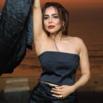 Nikita Rawal Instagram - And it's a weekend with a black magic 🎩 Makeup @ansarireshma_makeup Photos @madhurchouhan #nikitarawal #blackgirlmagic #black #shyshygirl #shyshydil #hotblackgirls