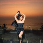 Nikita Rawal Instagram - And it's a weekend with a black magic 🎩 Makeup @ansarireshma_makeup Photos @madhurchouhan #nikitarawal #blackgirlmagic #black #shyshygirl #shyshydil #hotblackgirls