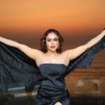 Nikita Rawal Instagram - And it's a weekend with a black magic 🎩 Makeup @ansarireshma_makeup Photos @madhurchouhan #nikitarawal #blackgirlmagic #black #shyshygirl #shyshydil #hotblackgirls