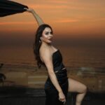 Nikita Rawal Instagram - And it's a weekend with a black magic 🎩 Makeup @ansarireshma_makeup Photos @madhurchouhan #nikitarawal #blackgirlmagic #black #shyshygirl #shyshydil #hotblackgirls