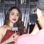 Nikita Rawal Instagram - The perfect woman evning 🥰 Thank you #nikitarawal #perfactwoman #womans #womanstyle #womanslook #award