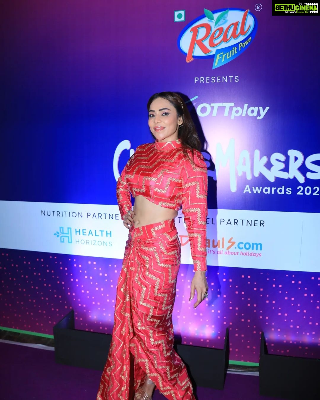 Nikita Rawal Instagram - Glimps evening Ott award @shimmerentertainment #shyshygirl #shyshydil #award