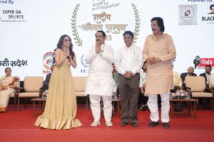 Nikita Rawal Instagram - Rashtriya abhiman puraskar 🙏 Feeling blessed ☺️ Thank you for so much love ❤️ @shimmerentertainment #nikita #nikitarawal #award #rashtriya #puraskar