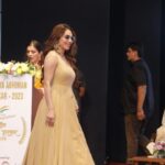 Nikita Rawal Instagram - Rashtriya abhiman puraskar 🙏 Feeling blessed ☺️ Thank you for so much love ❤️ @shimmerentertainment #nikita #nikitarawal #award #rashtriya #puraskar