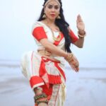 Nikita Rawal Instagram - May Maa Durga is there with us holding our hands at each and every difficult step of our lives to protect us and keep us safe. Warm wishes on Chaitra Navratri 🙏 #durga #navratri #navratrispecial #maa #makali #nikitarawal #shyshydil #shyshygirl Maa Kali Mandir
