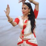 Nikita Rawal Instagram - May Maa Durga is there with us holding our hands at each and every difficult step of our lives to protect us and keep us safe. Warm wishes on Chaitra Navratri 🙏 #durga #navratri #navratrispecial #maa #makali #nikitarawal #shyshydil #shyshygirl Maa Kali Mandir