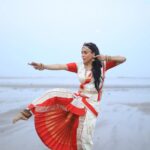 Nikita Rawal Instagram - May Maa Durga is there with us holding our hands at each and every difficult step of our lives to protect us and keep us safe. Warm wishes on Chaitra Navratri 🙏 #durga #navratri #navratrispecial #maa #makali #nikitarawal #shyshydil #shyshygirl Maa Kali Mandir