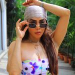 Nikita Rawal Instagram - It has finally arrived - that weekend vibe. . . . . #weekendvibes #hot #actress #postmalone #postoftheday #trending #nikita #nikitarawal