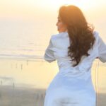 Nikita Rawal Instagram - “Don't look back. You'll miss what's in front of you. I don't look back. I'm like a shark – I only look forward.” #nikitarawal #positivevibes #only #love #star My Favorite Place