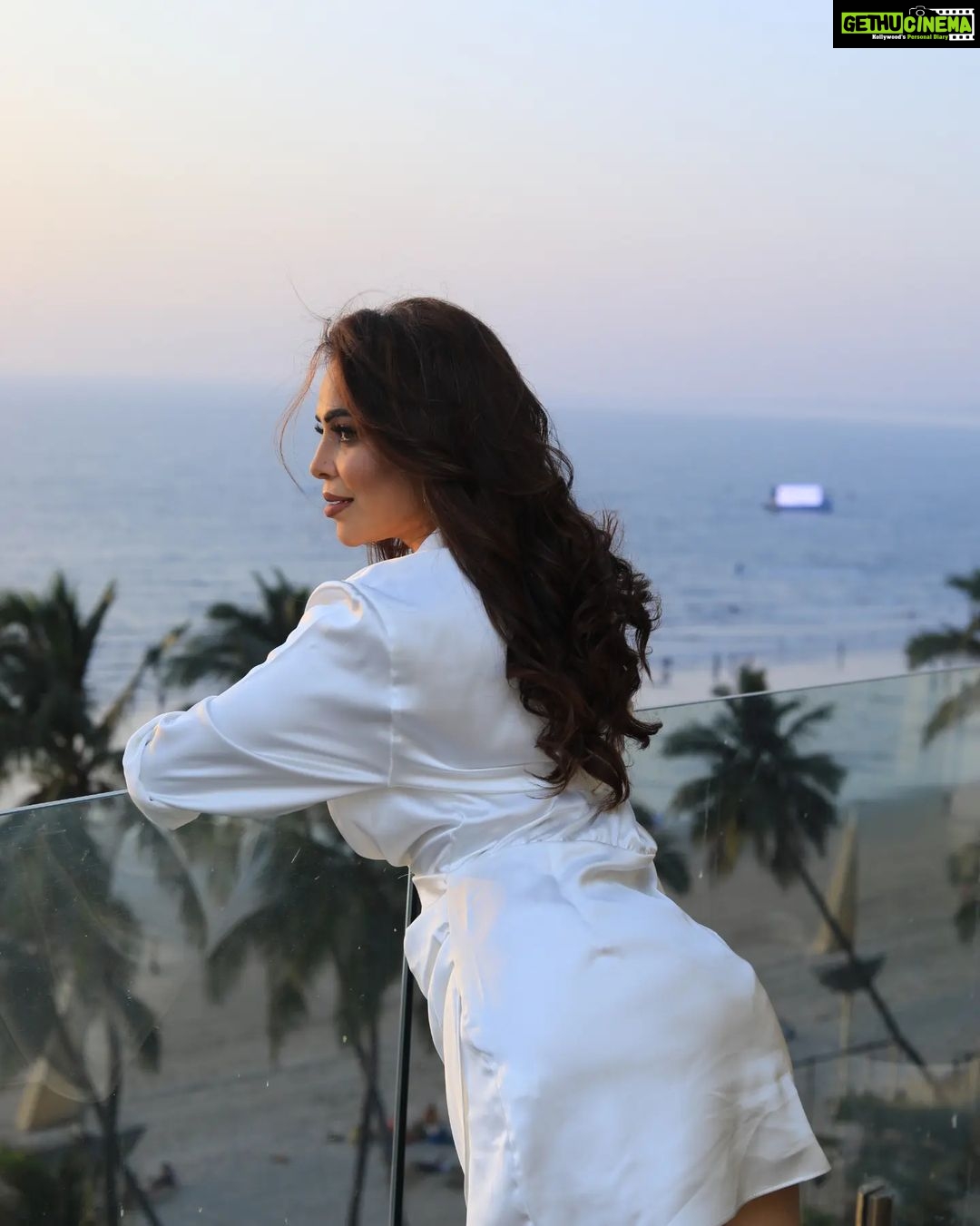 Nikita Rawal Instagram - “Don't look back. You'll miss what's in front of you. I don't look back. I'm like a shark – I only look forward.” #nikitarawal #positivevibes #only #love #star My Favorite Place
