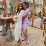 Nikita Rawal Instagram - “To the world you may be just one person, but to one person you may be the world.”❤❤ My half @pakkhihegde #frendship #freinds #freindshipgoals #together Kishore Kumar Bunglow