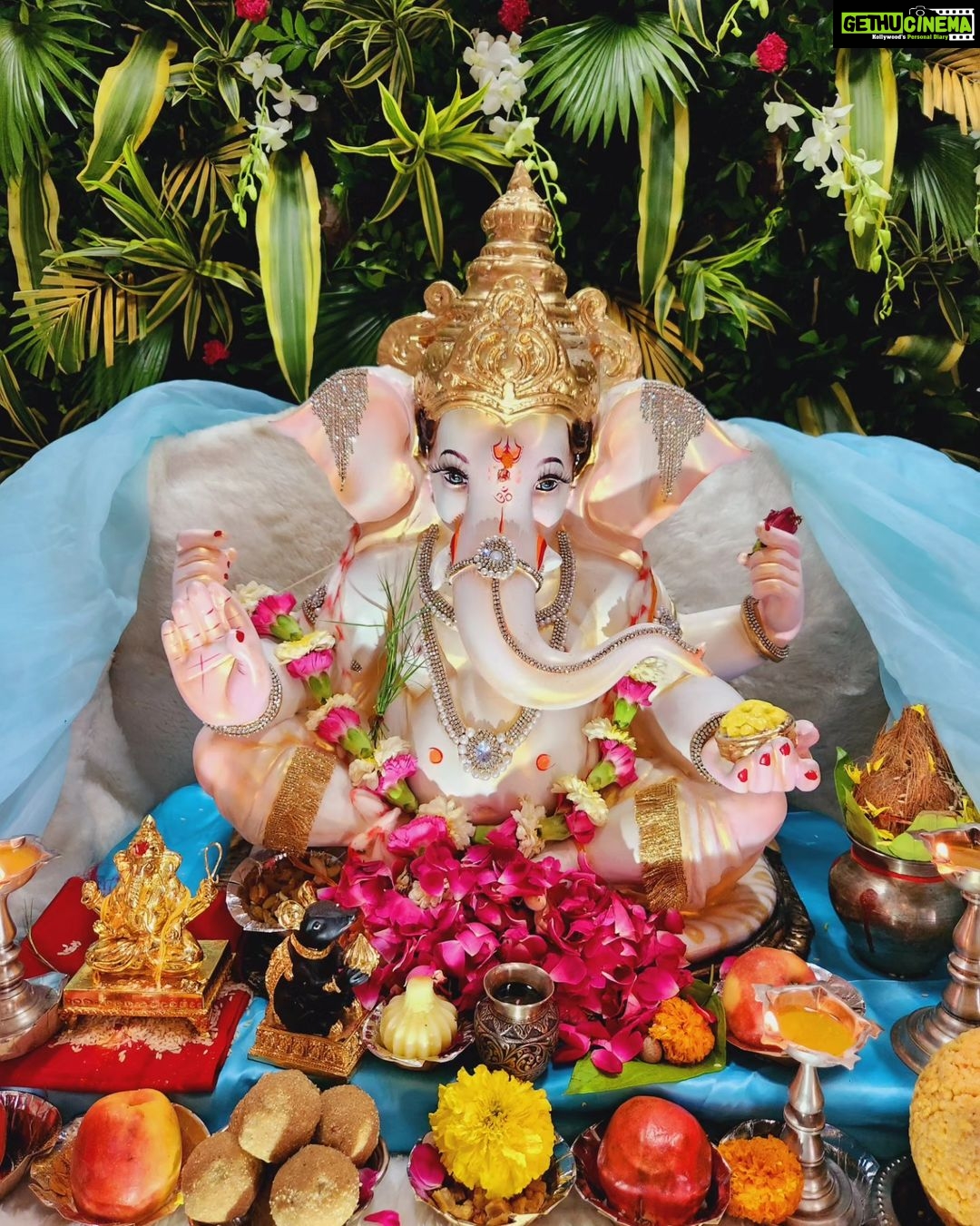 Nikita Rawal Instagram - Ganesh ji is there for all of us 🙏 ❤️ Jai ganesha #ganesha #ganeshchaturthi #ganeshutsav #shanti