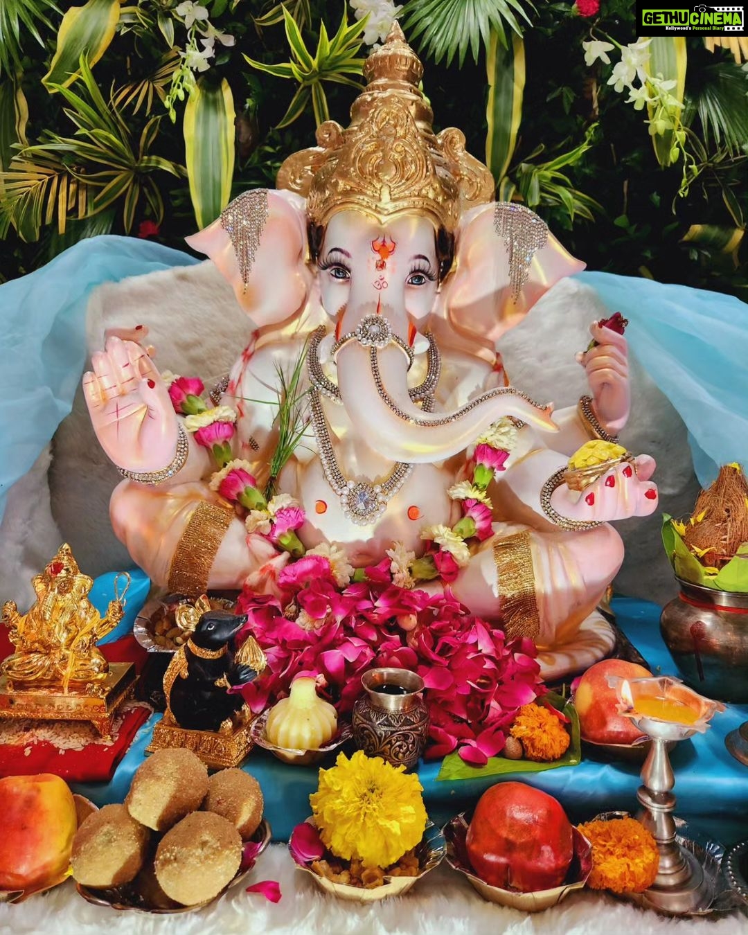 Nikita Rawal Instagram - Ganesh ji is there for all of us 🙏 ❤️ Jai ganesha #ganesha #ganeshchaturthi #ganeshutsav #shanti