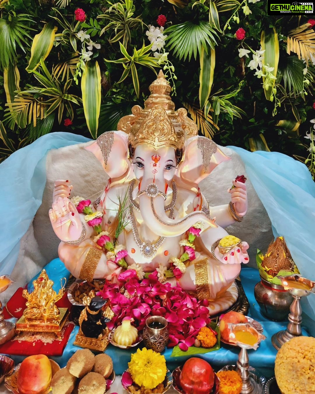 Nikita Rawal Instagram - Ganesh ji is there for all of us 🙏 ❤️ Jai ganesha #ganesha #ganeshchaturthi #ganeshutsav #shanti
