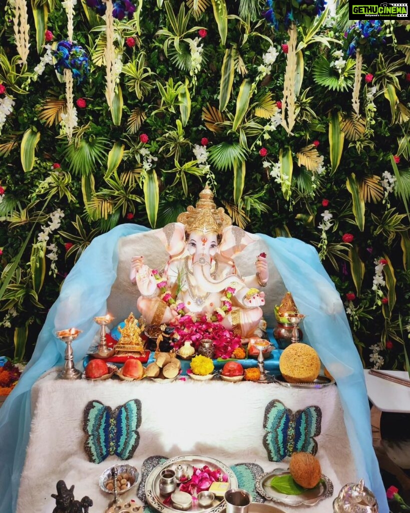 Nikita Rawal Instagram - Ganesh ji is there for all of us 🙏 ❤️ Jai ganesha #ganesha #ganeshchaturthi #ganeshutsav #shanti