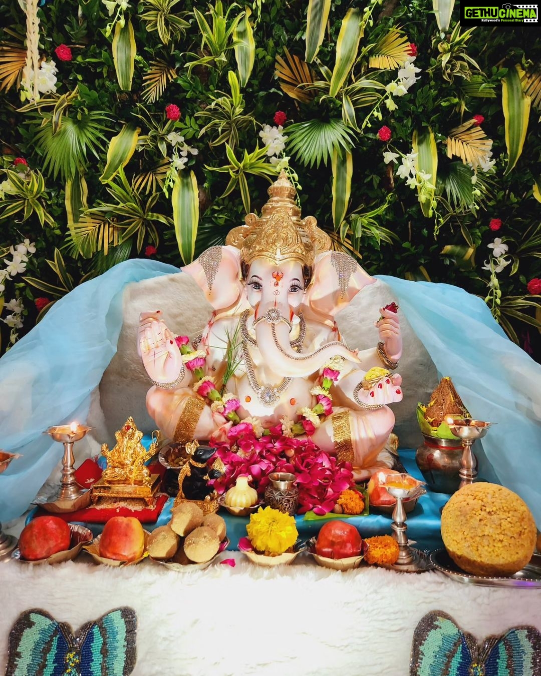Nikita Rawal Instagram - Ganesh ji is there for all of us 🙏 ❤️ Jai ganesha #ganesha #ganeshchaturthi #ganeshutsav #shanti