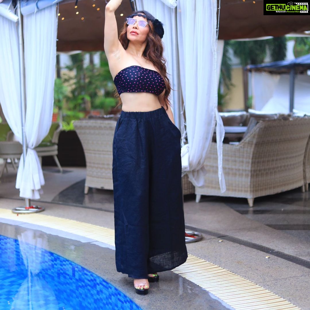 Nikita Rawal Instagram - I'm at my best when things are relaxed and easy-going. #nikitarawal #chilzone #relex #banjara #shoot
