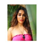 Nikita Rawal Instagram - Classroom Confessions: સેલિબ્રિટી એડિશનમાં આજે મળો નિકિતા રાવલને જીવનનો સુવર્ણકાળ હોય તો, માનવામાં આવે છે કે તે બાળપણ છે. કારણકે, આ એક એવો સમય છે જ્યારે તમારા પર કોઈ પ્રકારના બંધન નથી હોતા, તમે નિખાલસ હોવ છો, જેવા છો તેવા જ દેખાઓ, દુનિયાદારીની સમજ અને દંભ-આડંબરથી પર એક એવી દુનિયા જેમાં ઘણું બધું શીખવા માટે છે. #nikitarawal #classroomconfession #classroomconfessioncelebrityedition #actress #dancer #middaynews #newsupdate #school #college #lifestories