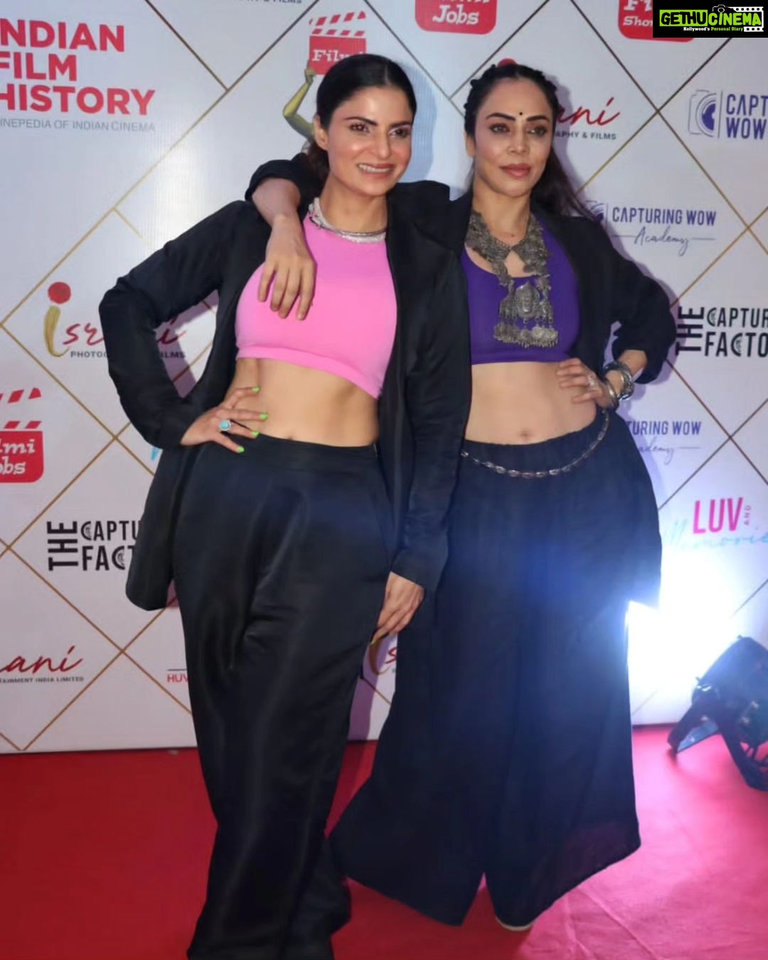 Nikita Rawal Instagram - Backbone behind me ❤️💕 Aastha hain to rasta hain #sisterlove #sister #rawalsisters #aastha #lifecoach #life #love