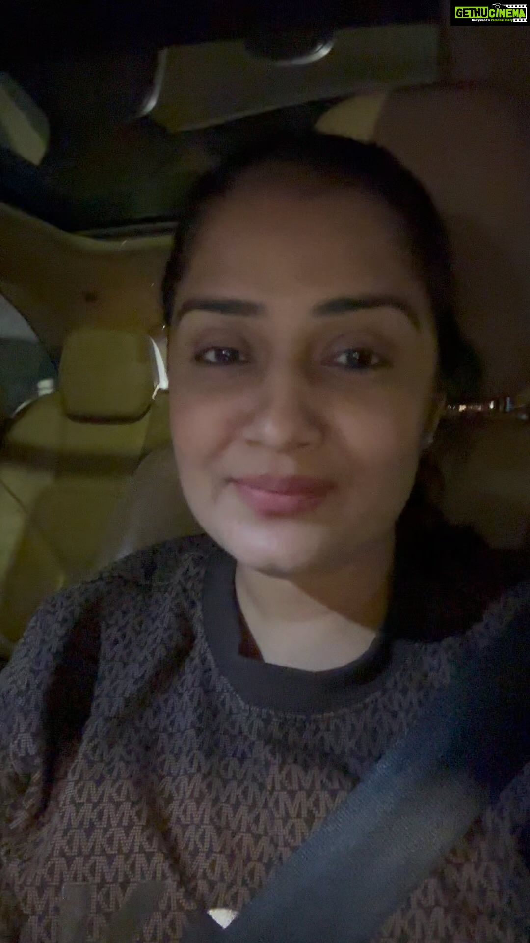 Nikita Thukral Instagram - Long drive still made a reel for my fans. Lol !!!🥰#trendingreels #actresslove #gratitude wearing @michaelkors latest collection. #sundayfunday #sundaydrives