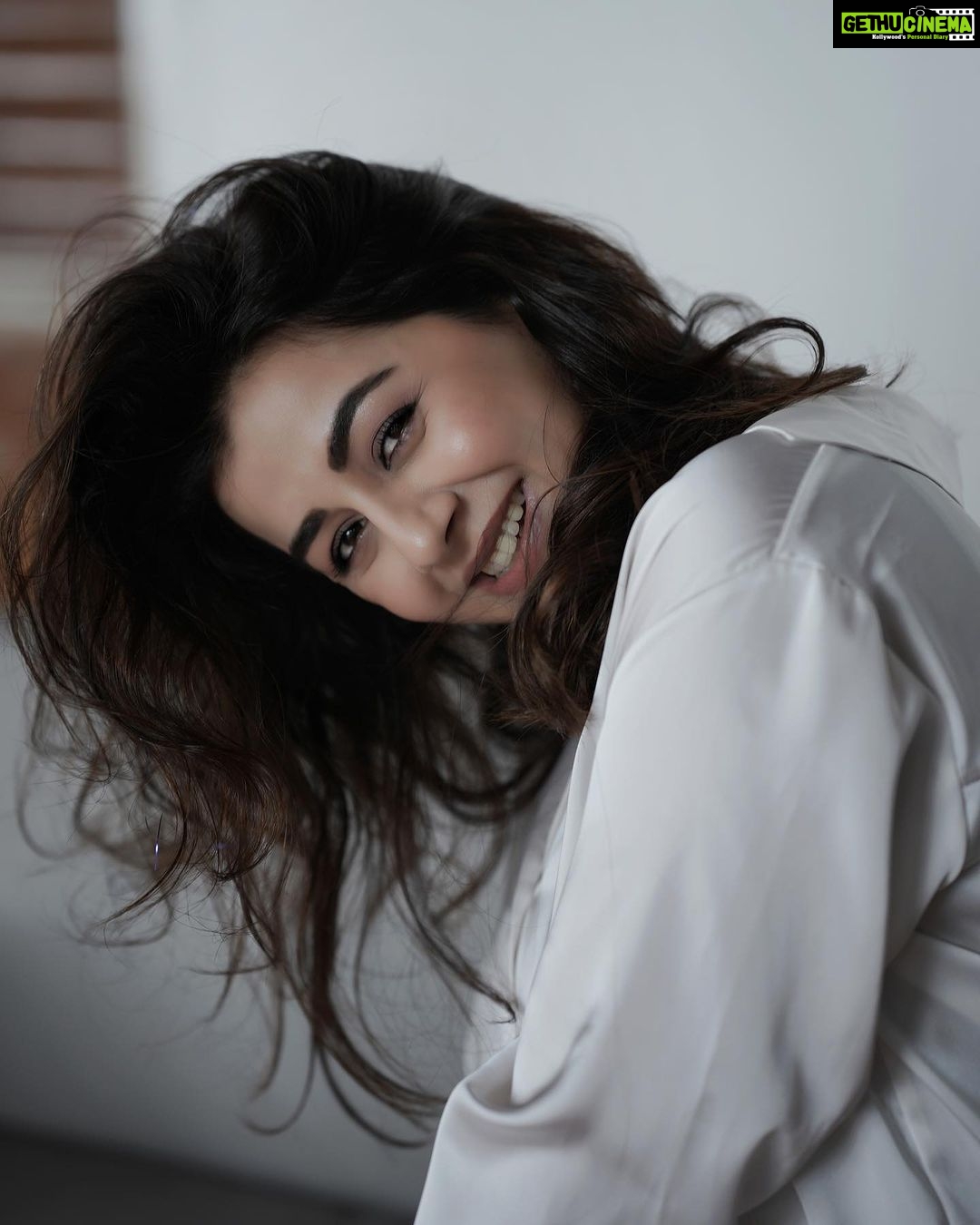 Nikki Galrani - 238.7K Likes - Felt cute, might not delete ever🤍
@jaan_moni_das x @ @joe_elize_joy x @_harikumar._