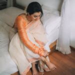 Nikki Galrani Instagram - Ellavarkkum Hridayam Niranja Onashamsakal 💖🌸 #HappyOnam Outfit by @t.and.msignature Jewellery by @m.o.dsignature Styling by @joe_elize_joy MUA by @jaan_moni_das Shot by @_harikumar._ Concept & Creative Direction by @t.and.msignature Location : @oldlighthousebristow
