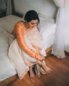 Nikki Galrani Instagram - Ellavarkkum Hridayam Niranja Onashamsakal 💖🌸
#HappyOnam

Outfit by @t.and.msignature
Jewellery by @m.o.dsignature
Styling by @joe_elize_joy
MUA by @jaan_moni_das
Shot by @_harikumar._
Concept & Creative Direction by  @t.and.msignature
Location : @oldlighthousebristow