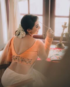 Nikki Galrani Instagram - #Onam is here 🌸

Outfit by @t.and.msignature
Jewellery by @m.o.dsignature
Styling by @joe_elize_joy
MUA by @jaan_moni_das
Shot by @_harikumar._
Concept & Creative Direction by  @t.and.msignature
Location : @oldlighthousebristow